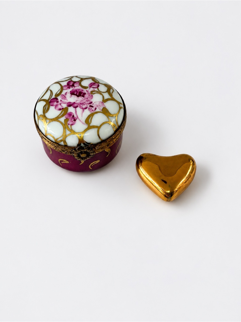 Limoges France Peint Main Floral Trinket Box w/Gold Heart
